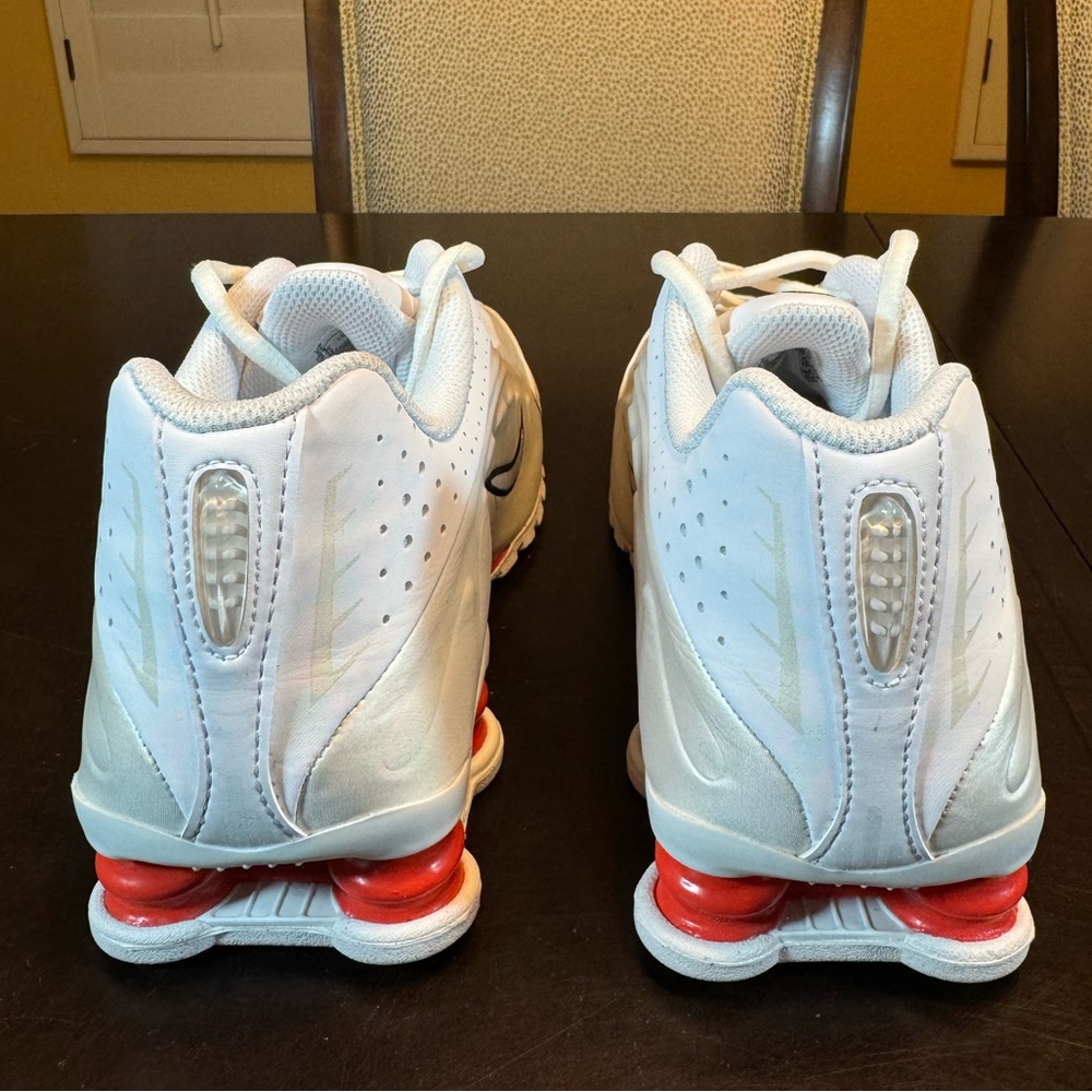 New Nike Shox R4 White Red Sneaker Shoes Size US 6Y - Picture 10 of 14